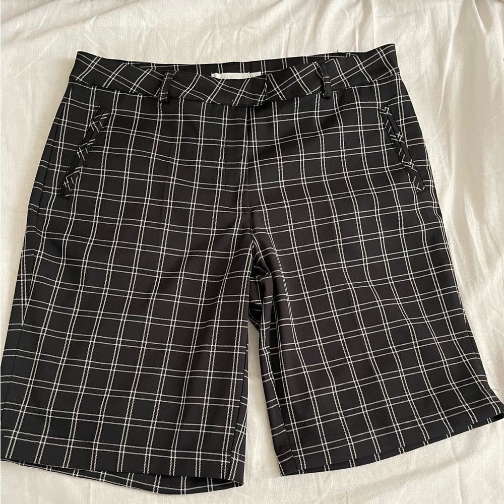 Lady Hagen Black /white plaid Burmuda style golf shorts size 8